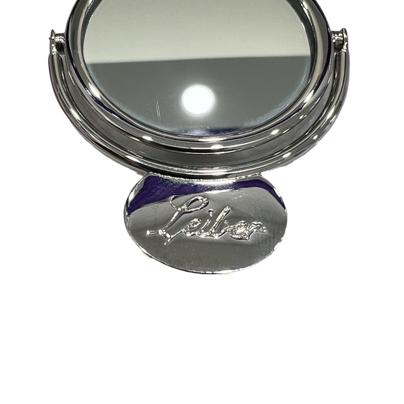 JUDITH LEIBER SILVER COMPACT HANDHELD MIRROR WITH PINK DUSTBAG - Picture 6 of 8